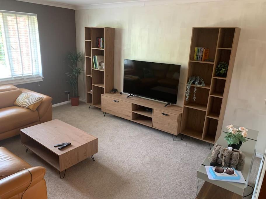 SendCosy One Bed Flat Free Parking公寓 外观 照片