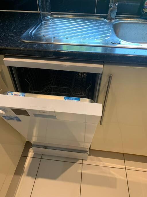 SendCosy One Bed Flat Free Parking公寓 外观 照片