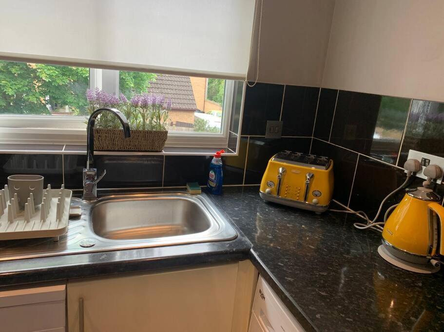 SendCosy One Bed Flat Free Parking公寓 外观 照片