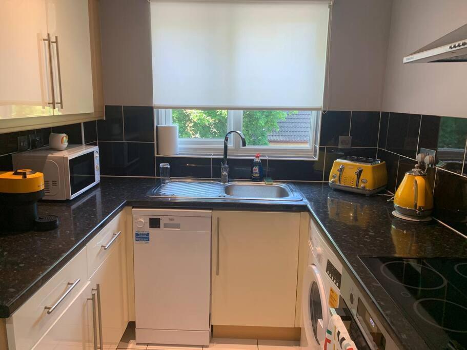 SendCosy One Bed Flat Free Parking公寓 外观 照片